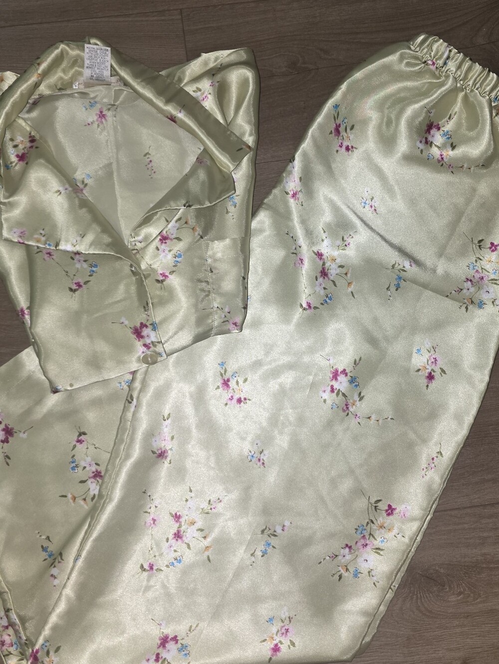 Private luxuries womens medium 2 piece floral silky pajama set